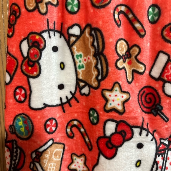 Hello Kitty Christmas gingerbread silk touch blanket - Picture 3 of 3